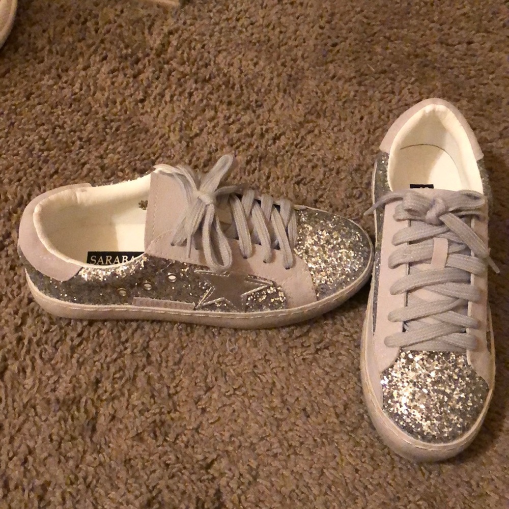 SARABASIC COLLECTION SHOES NEVER WORN